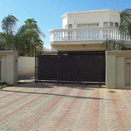 גאבורון Carlcyn Homestay מראה חיצוני תמונה