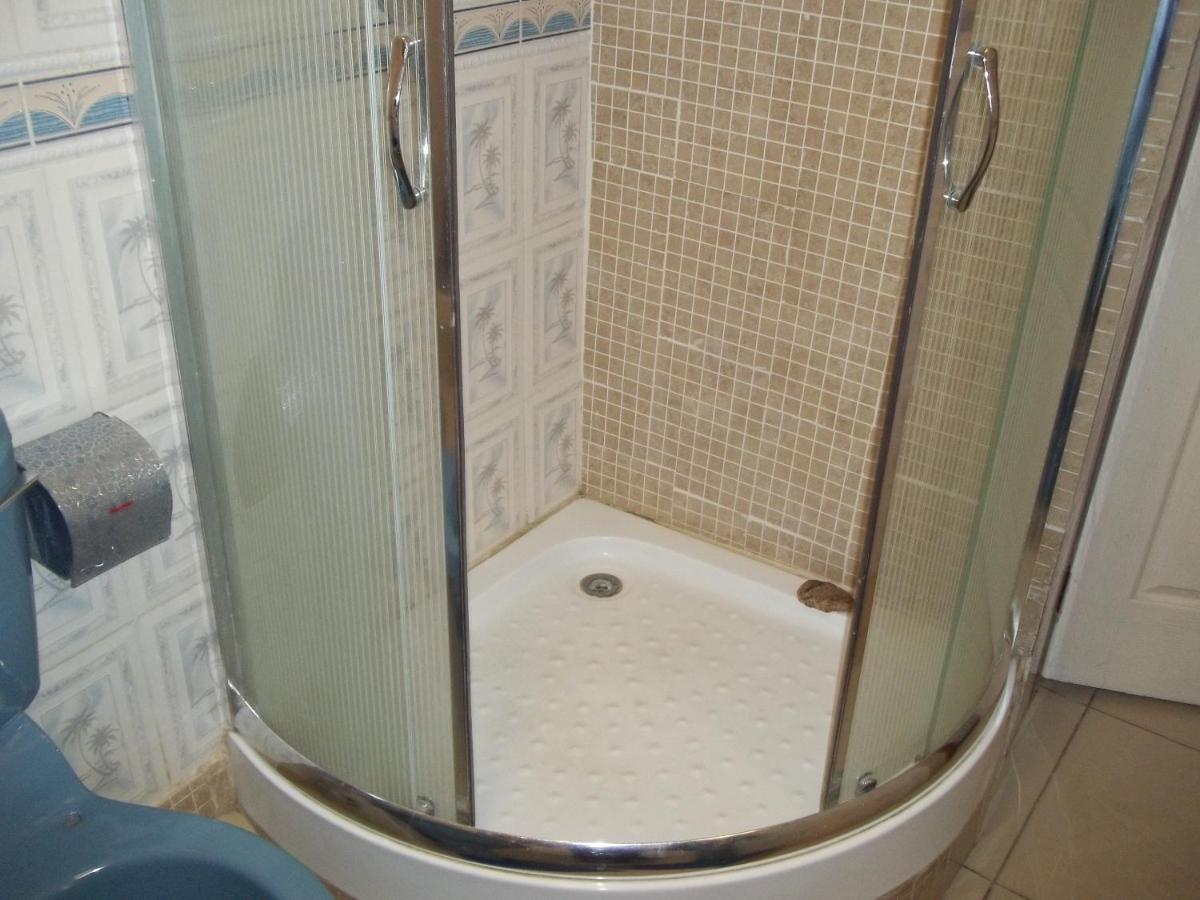 גאבורון Carlcyn Homestay מראה חיצוני תמונה