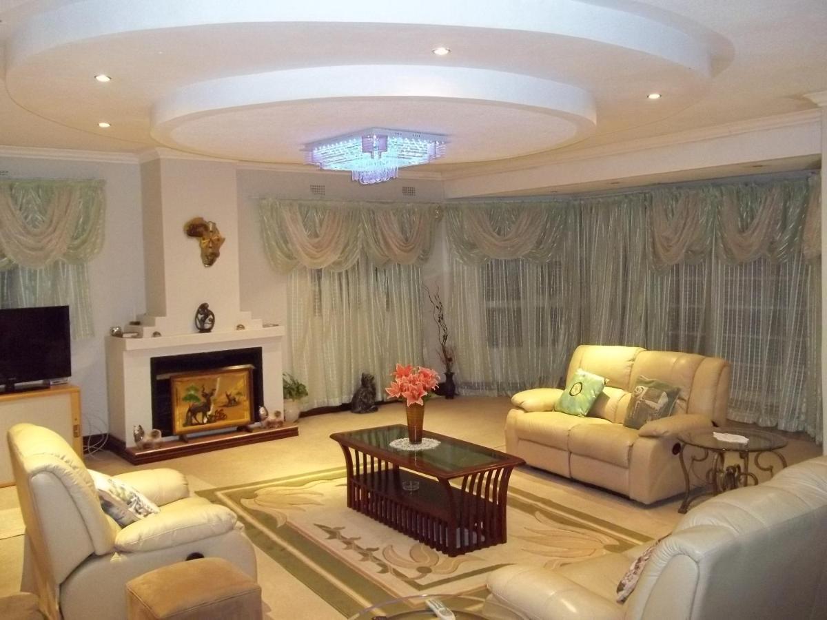 גאבורון Carlcyn Homestay מראה חיצוני תמונה