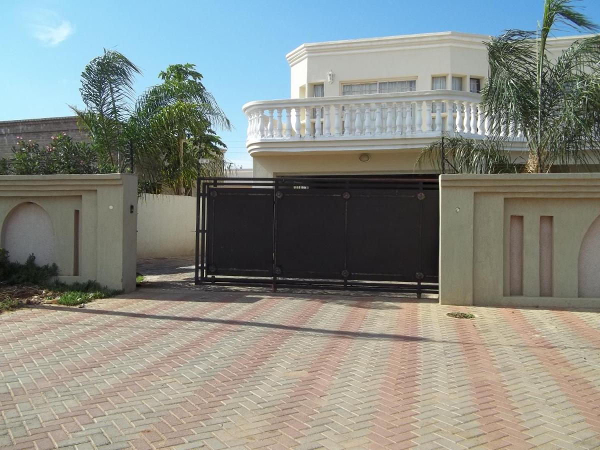 גאבורון Carlcyn Homestay מראה חיצוני תמונה