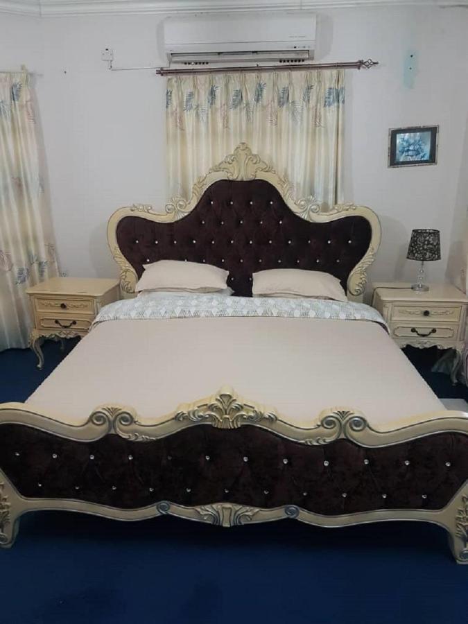גאבורון Carlcyn Homestay מראה חיצוני תמונה