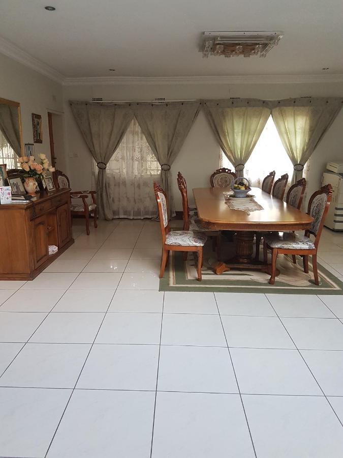 גאבורון Carlcyn Homestay מראה חיצוני תמונה