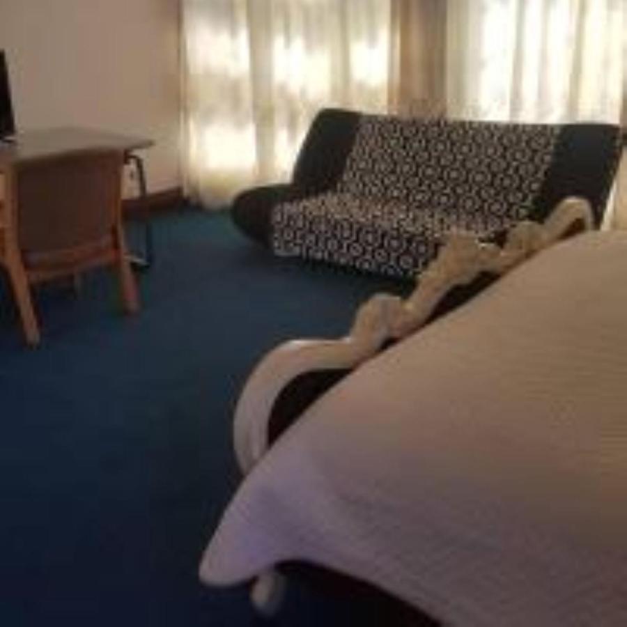 גאבורון Carlcyn Homestay מראה חיצוני תמונה