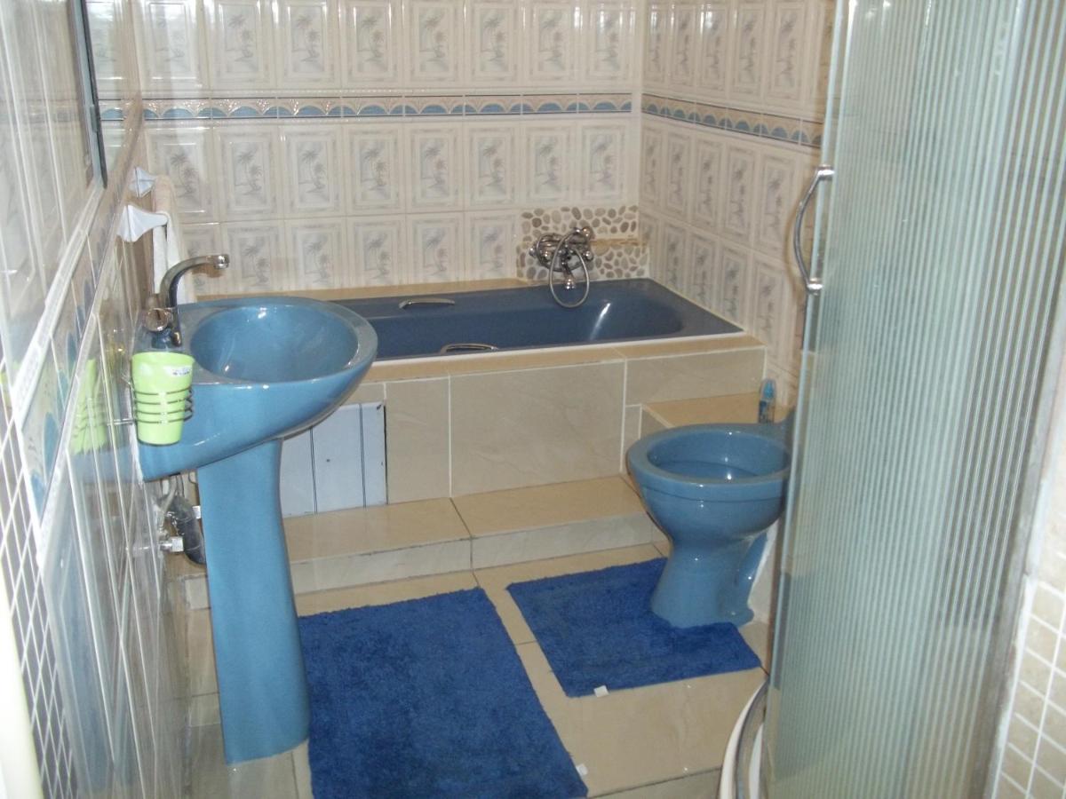 גאבורון Carlcyn Homestay מראה חיצוני תמונה
