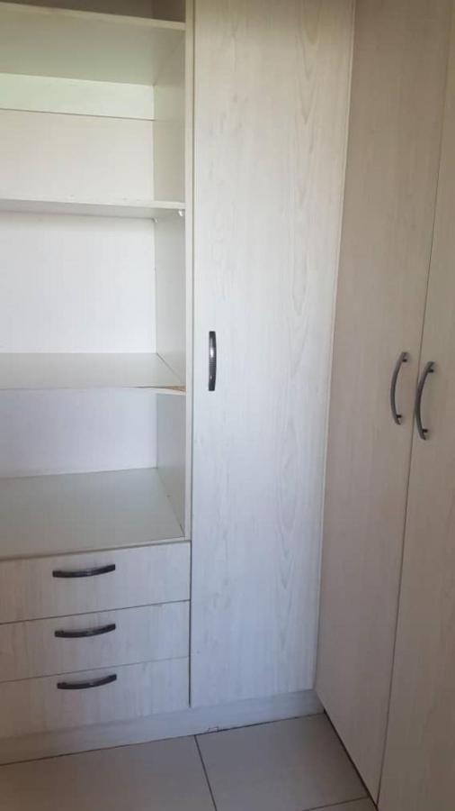 גאבורון Carlcyn Homestay מראה חיצוני תמונה