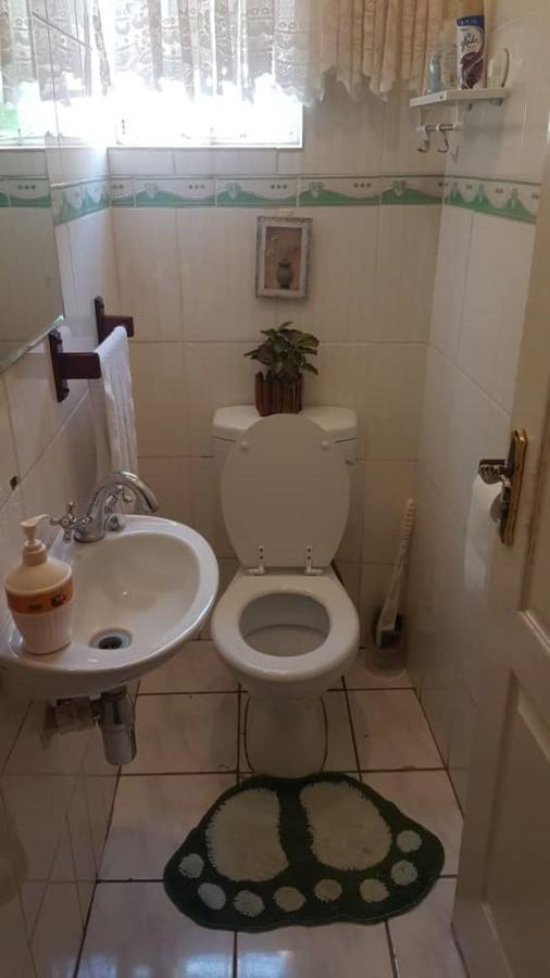 גאבורון Carlcyn Homestay מראה חיצוני תמונה