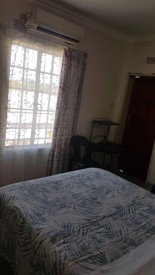 גאבורון Carlcyn Homestay מראה חיצוני תמונה
