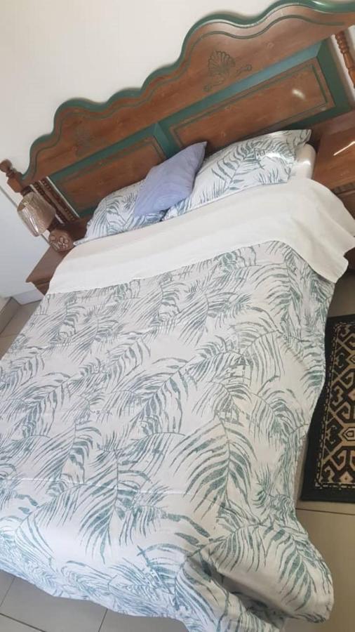 גאבורון Carlcyn Homestay מראה חיצוני תמונה