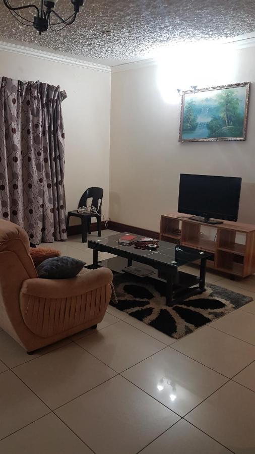 גאבורון Carlcyn Homestay מראה חיצוני תמונה