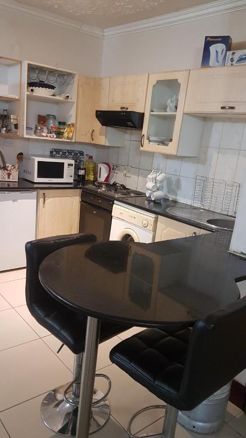 גאבורון Carlcyn Homestay מראה חיצוני תמונה