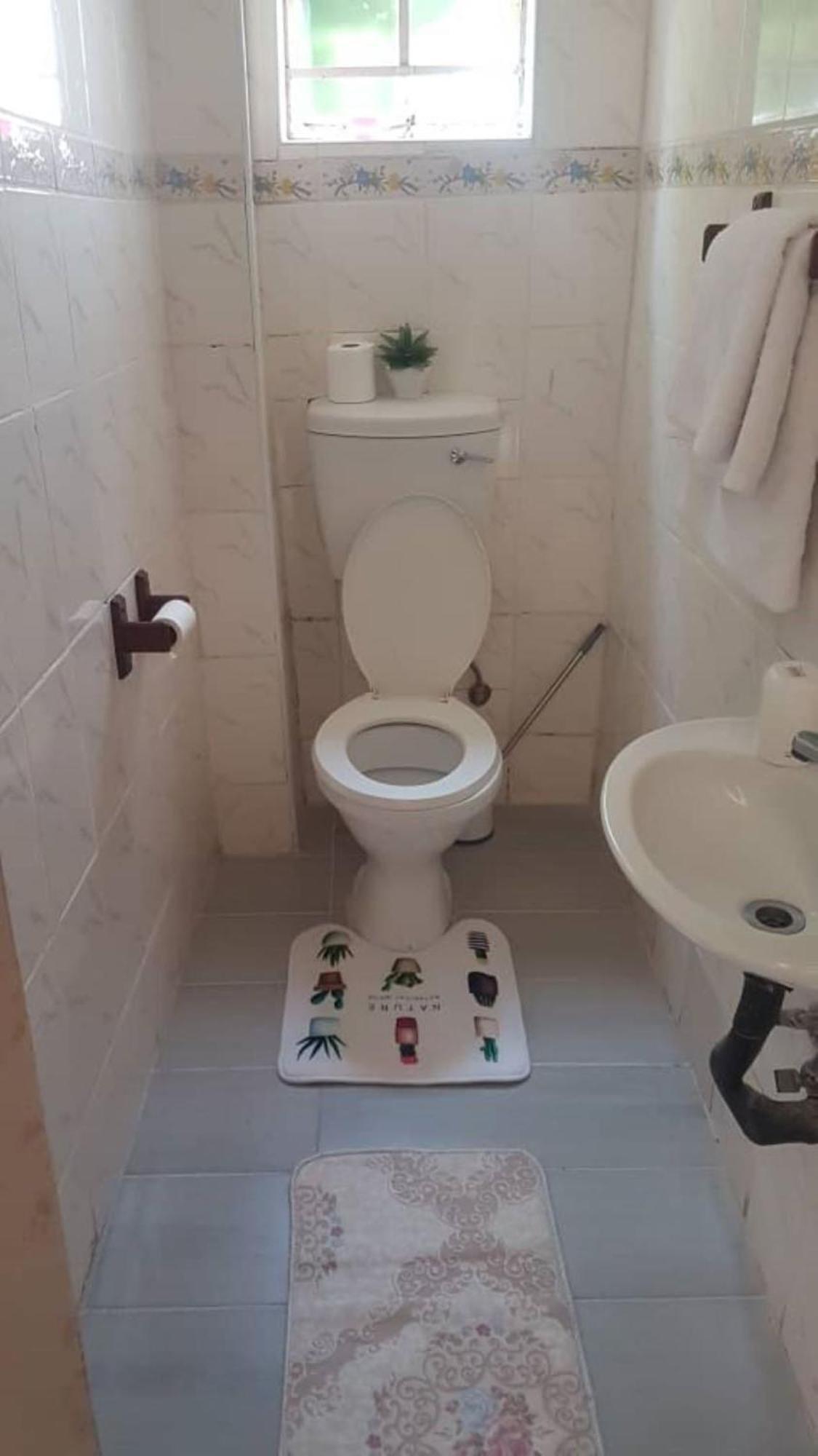 גאבורון Carlcyn Homestay מראה חיצוני תמונה