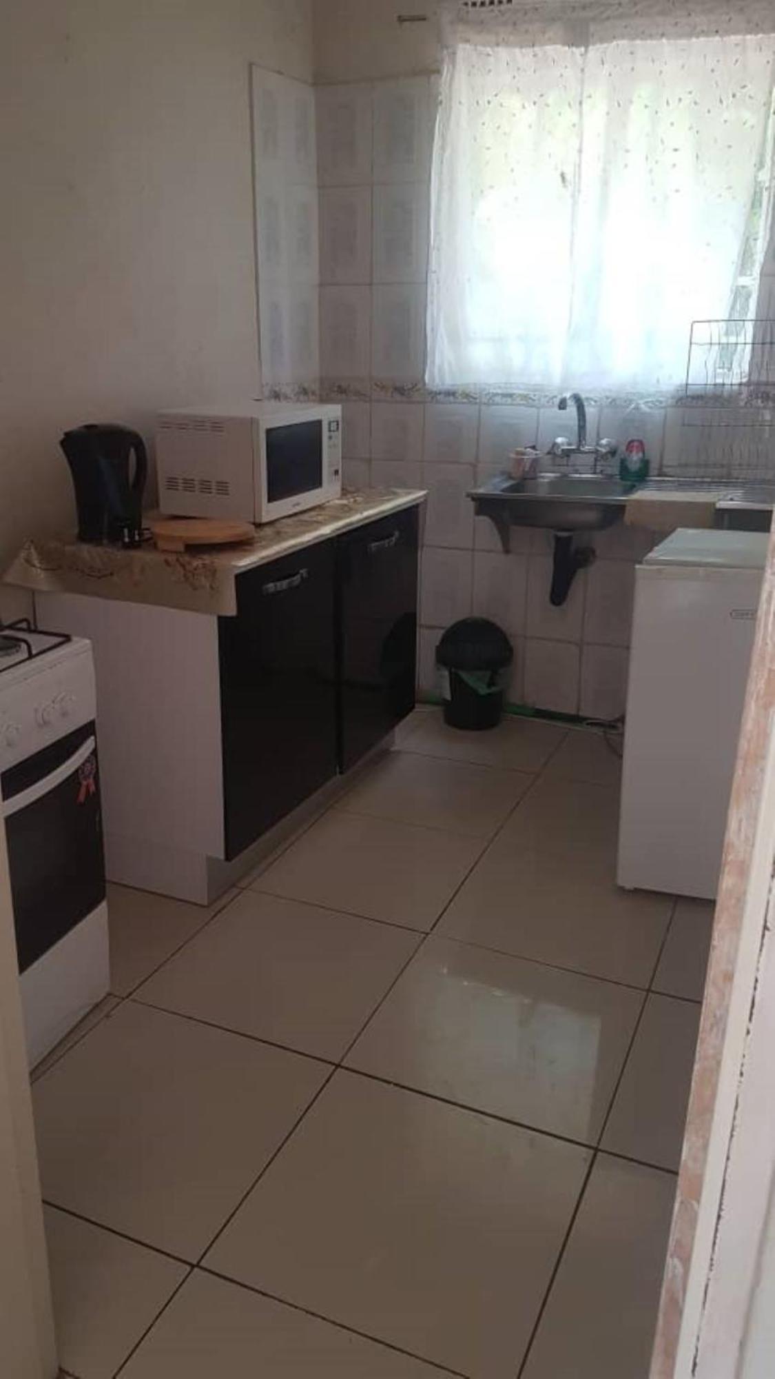 גאבורון Carlcyn Homestay מראה חיצוני תמונה
