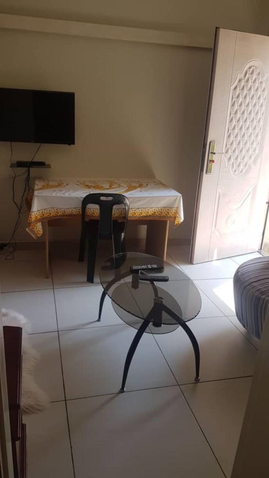 גאבורון Carlcyn Homestay מראה חיצוני תמונה